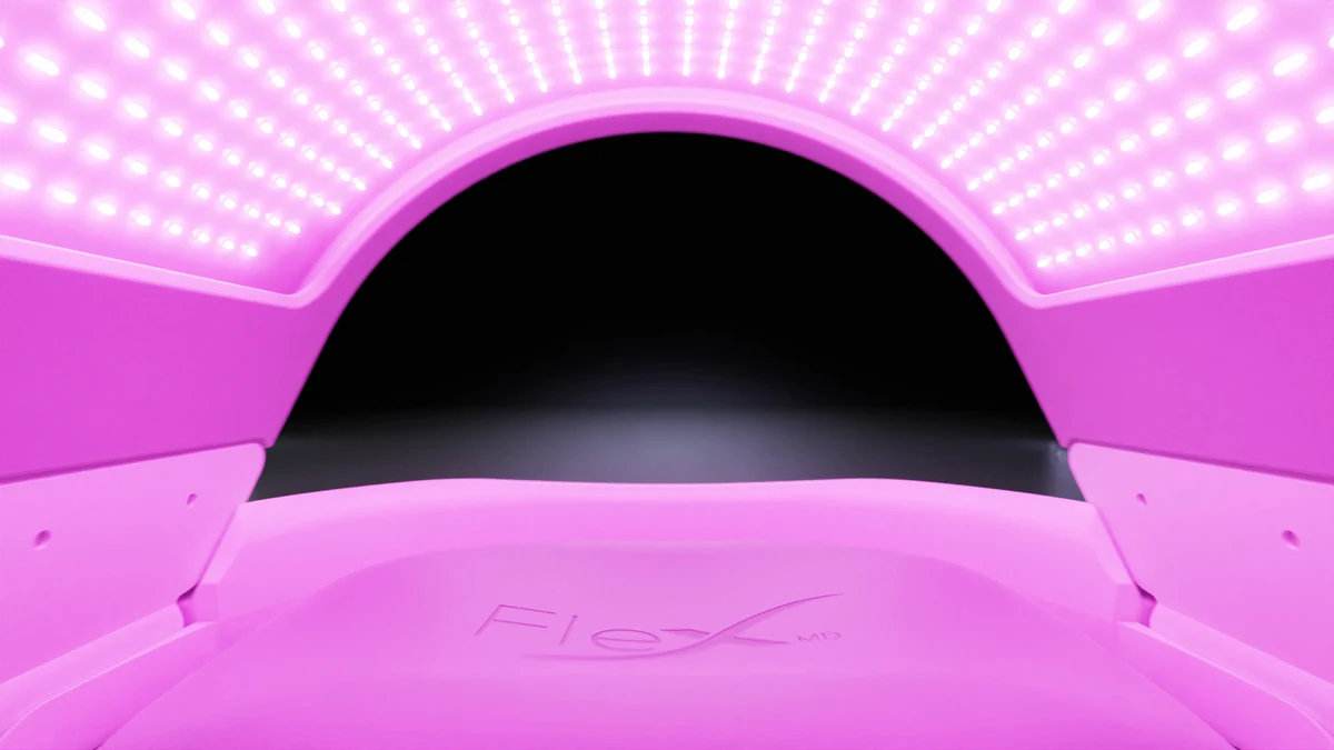 Dermalux Flex MD CGI, pink LED array macro still