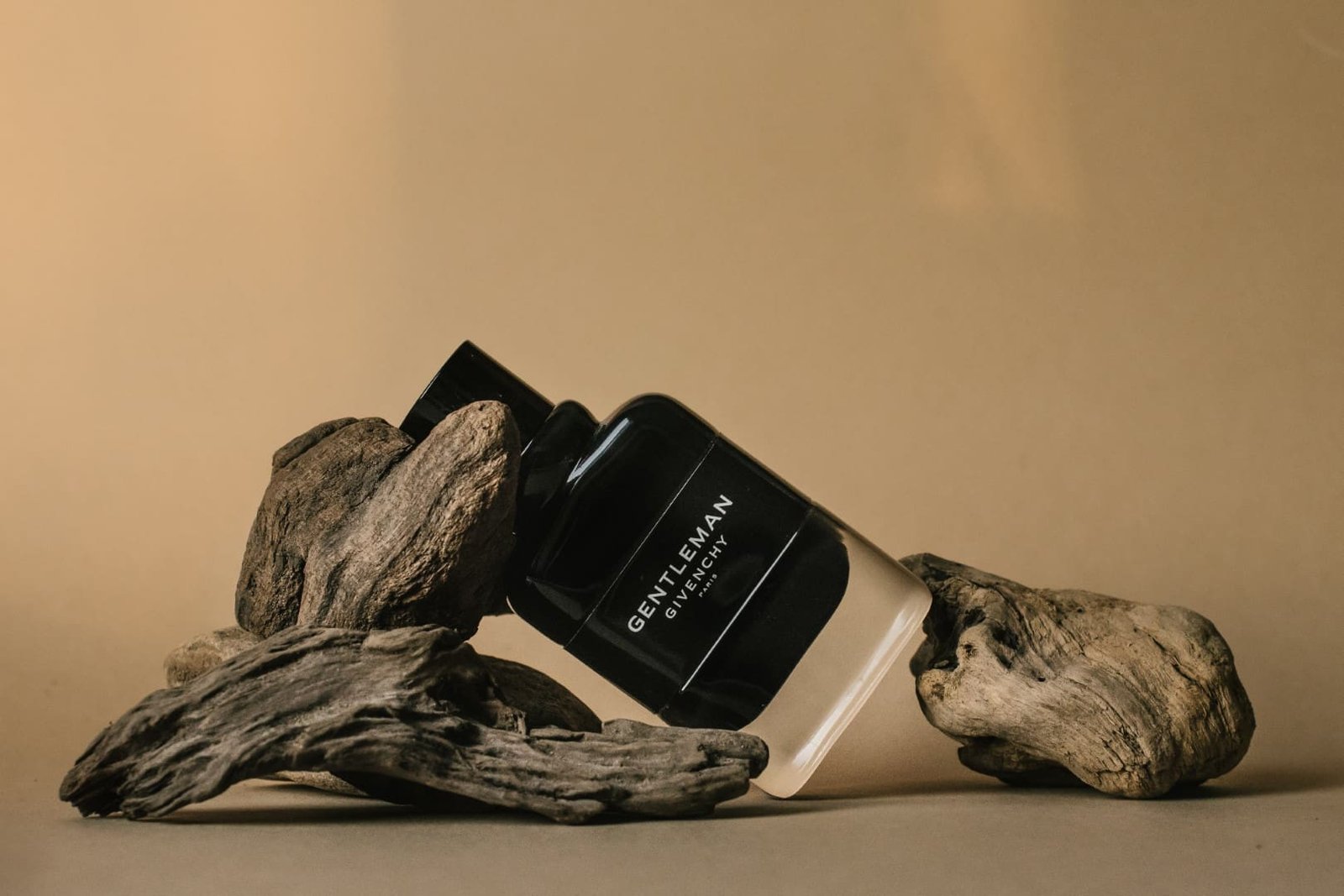 Using perfume renders to showcase your fragrance