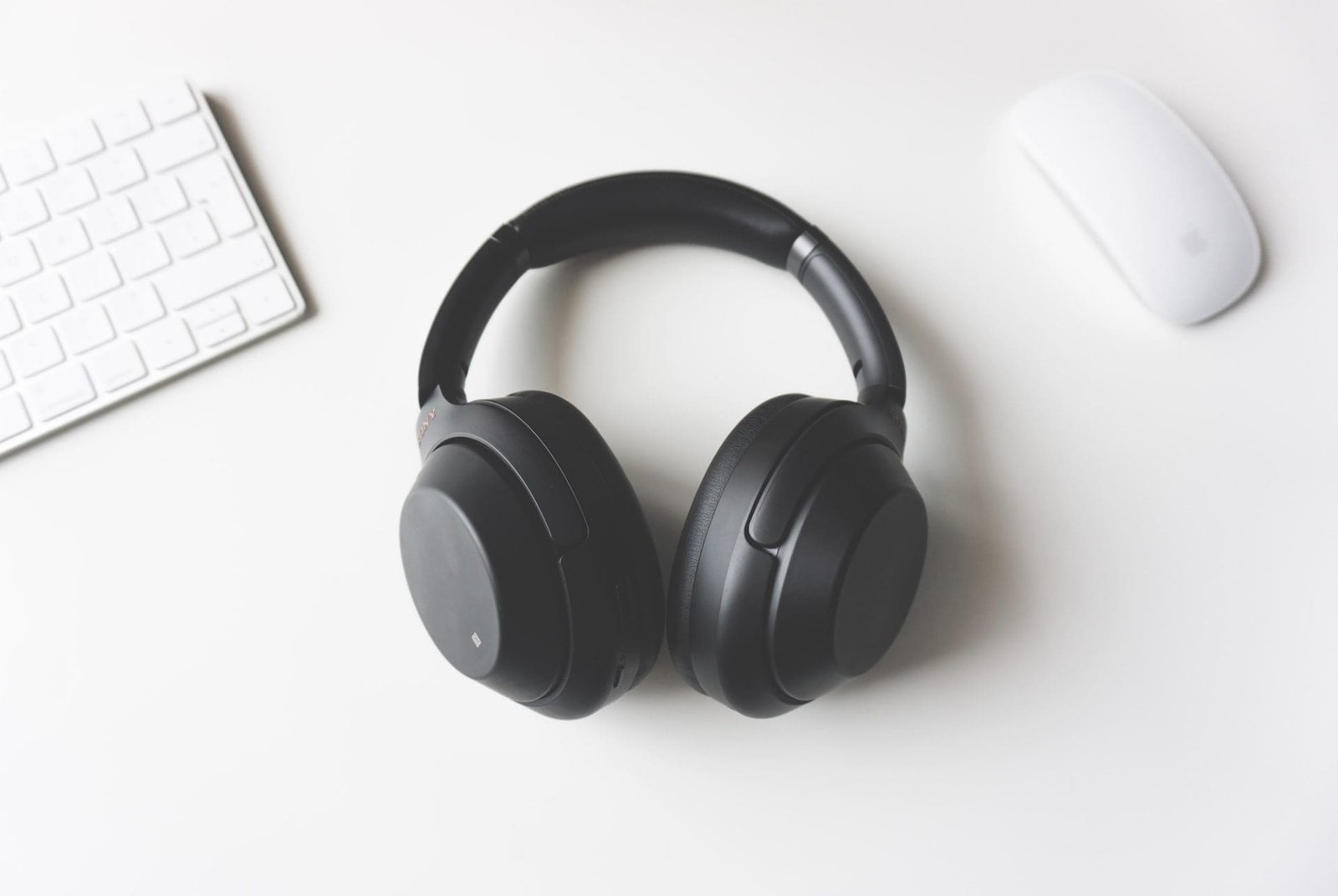 Social Media Adverts for Noise-Canceling Headphones