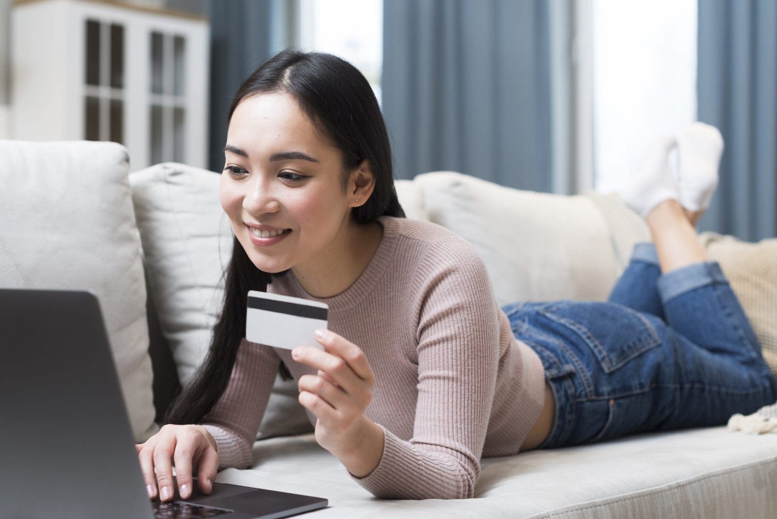 The Future of Online Shopping with Shopify AR